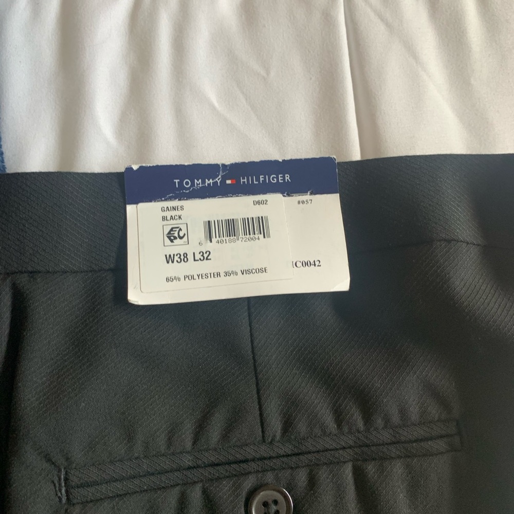 Tommy Hilfiger - Picture 3 of 3